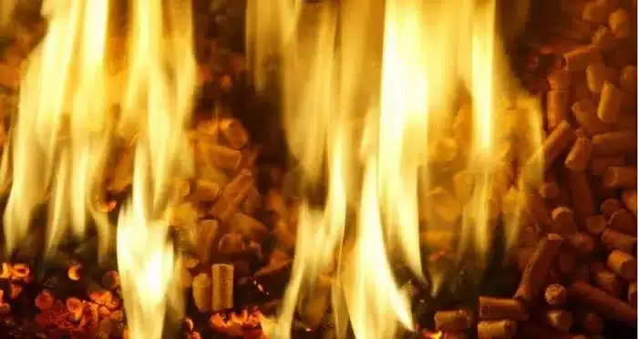 деревні пелети-зола-після спалювання