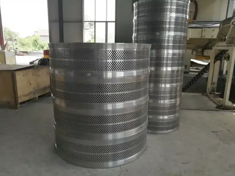 Pellet mill mold for biomass pellets