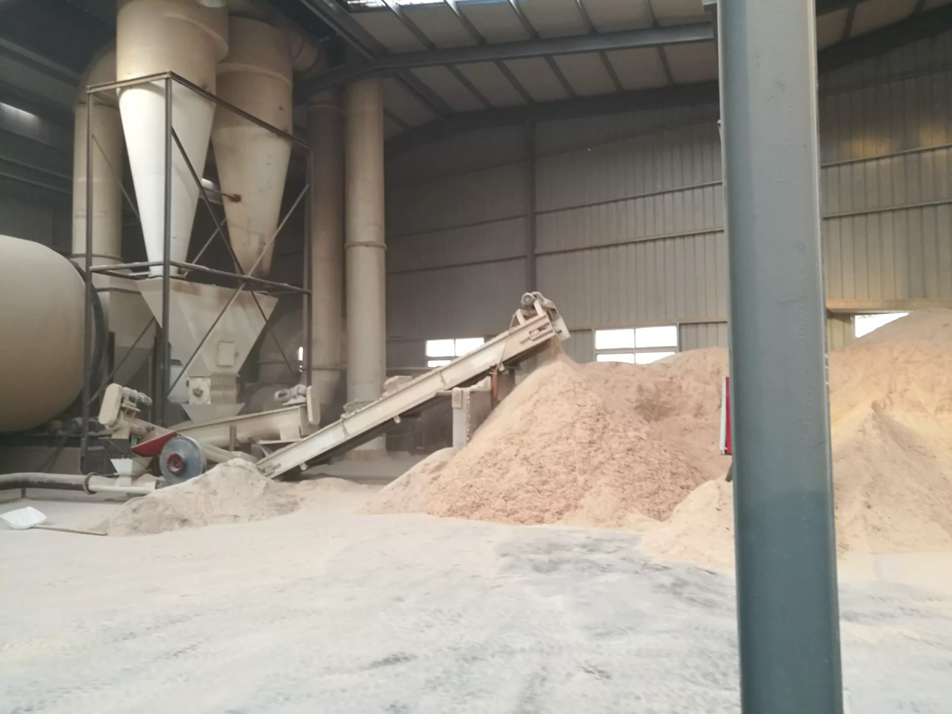 biomass dryer drying sawdust