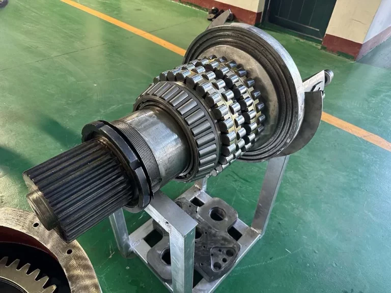 Pellet machine main shaft assembly
