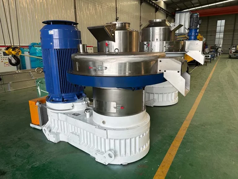 Pellet machine making wood pellets in stock